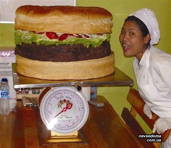 بزرگترین ساندویچ همبرگر در جهان  