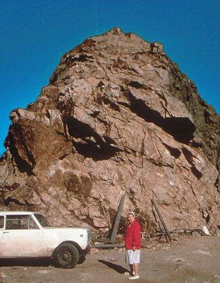 حاصل جدال یک مجسمه ساز با کوه سنگی (تصویری)
