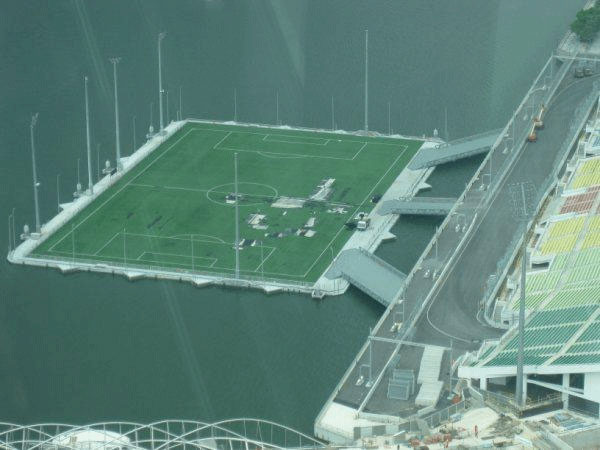 زمین فوتبال در دریا سنگاپور
