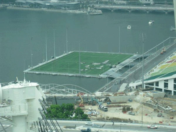 زمین فوتبال در دریا سنگاپور