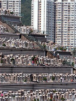 گورستان طبقاتی در هنگ کنگ (تصویری)