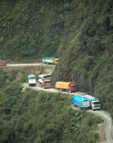 خطر ناک ترین جاده دنیا+(عکس) 1