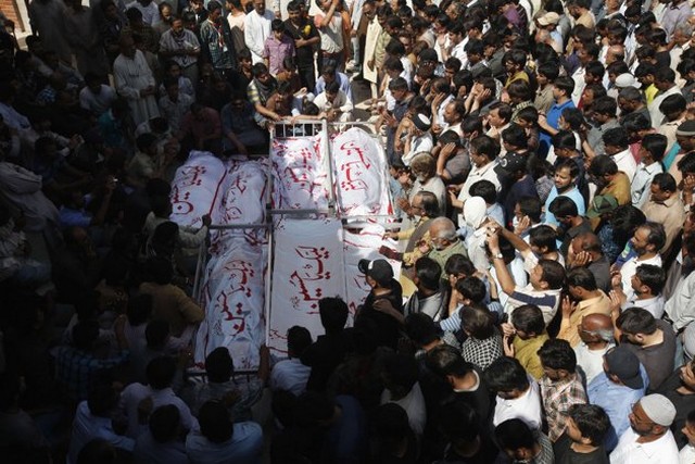تشییع قربانیان حملات تروریستی کراچی