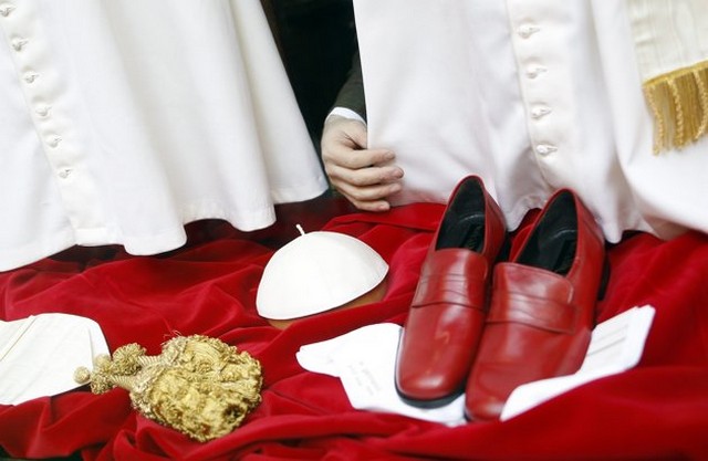 سه دست لباس برای پاپ جدید
