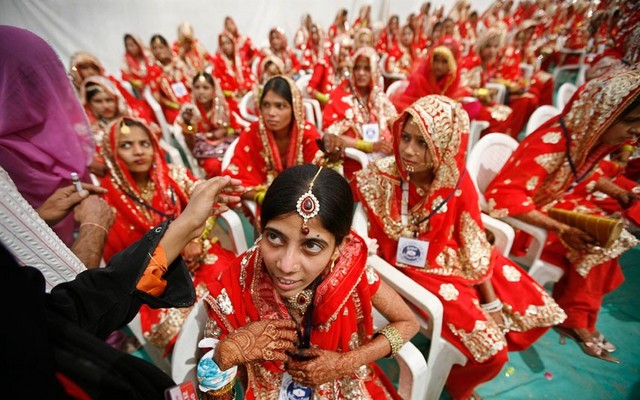 ازدواج دسته جمعی در احمدآباد