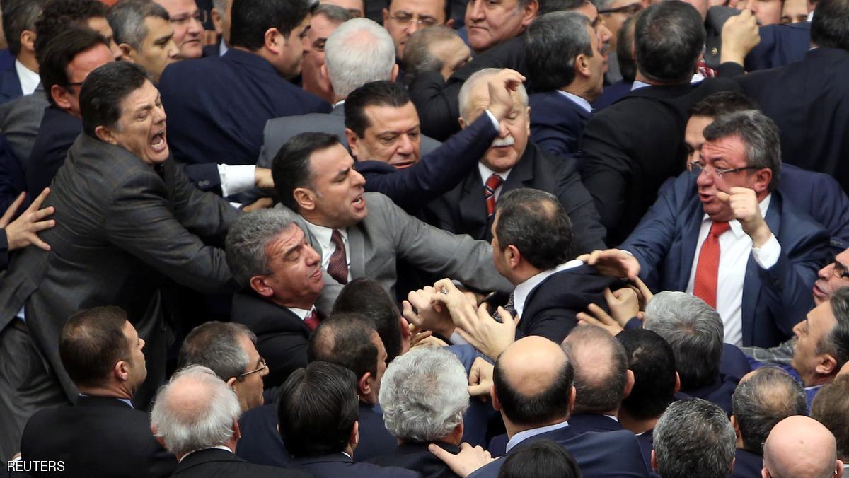 کتک کاری در پارلمان ترکیه (عکس)