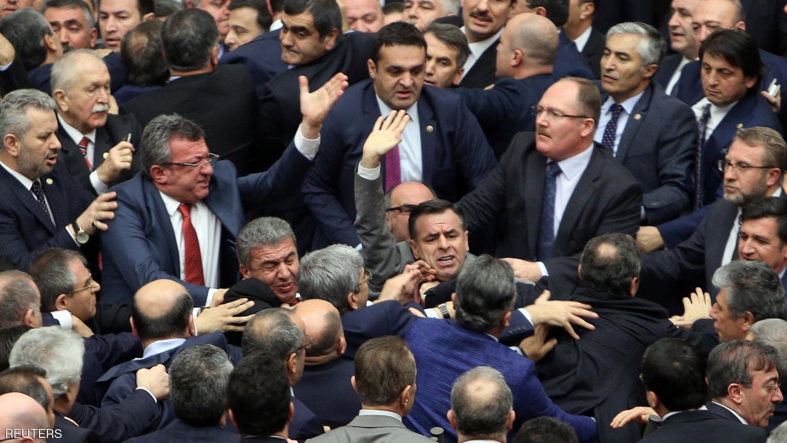 کتک کاری در پارلمان ترکیه (عکس)