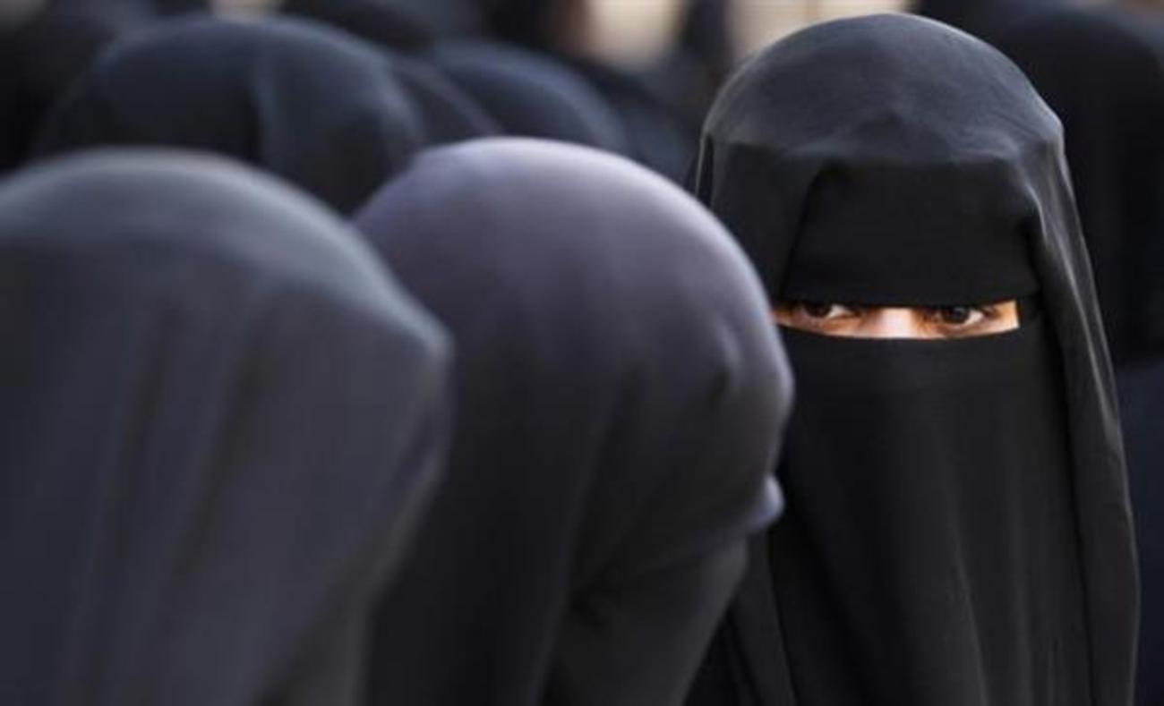 روش داعش برای تشخیص زنان مجرد (+ عکس)