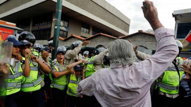 تظاهرات پدربزرگ‌ها در ونزوئلا (+فیلم)