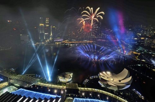   جشن آغاز سال 2015 در سنگاپور