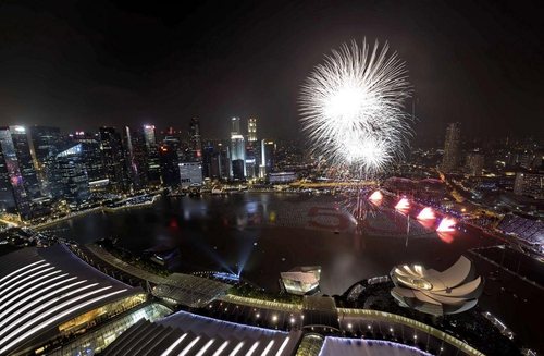   جشن آغاز سال 2015 در سنگاپور