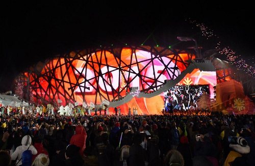  جشن آغاز سال 2015 در استادیوم ملی پکن  مشهور به آشیانه پرنده - چین 