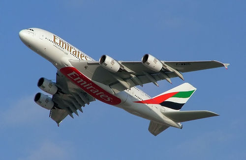 
4- شرکت هواپیمایی امارات - 47.2 میلیون مسافر
تاریخ تاسیس: 1985 / تعداد هواپیما: 223 فروند
مقصد: 213 مقصد 
http://www.emirates.com
