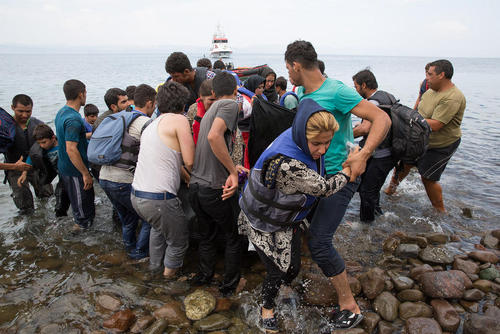 رسیدن پناهجویان سوری به ساحل جزیره لیسبوس یونان