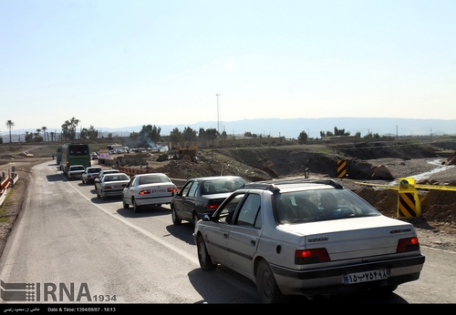 محور ایلام به مهران به دلیل استفاده زائران کربلای حسینی از خودروهای شخصی شاهد ترافیک سنگین است