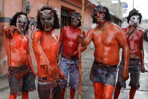 رنگ آمیزی بدن ها در کارناوالی سالانه در مکزیک