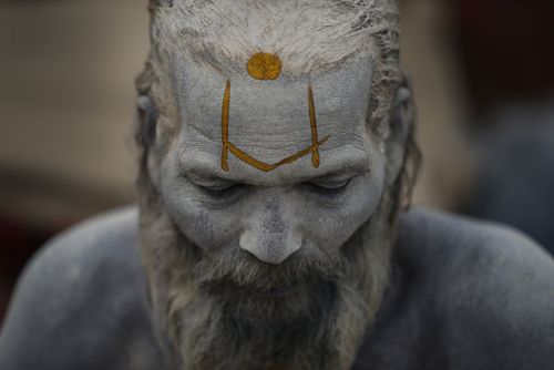مرد هندو در معبدی در کاتماندو نپال