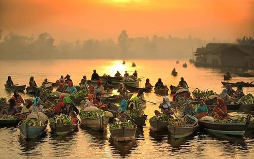 بازار شناور روی قایق – اندونزی