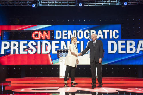 مناظره هیلاری کلینتون و برنی سندرز دو نامزد انتخابات ریاست جمهوری آمریکا از حزب دموکرات در بروکلین نیویورک