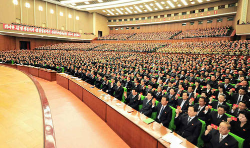 گردهمایی اعضای حزب حاکم کره شمالی در شهر پیونگ یانگ برای انتخاب مجدد کیم جونگ اون رهبر این کشور به سمت رییس حزب