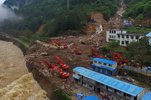 امداد پس از رانش زمین در منطقه تاینینگ چین