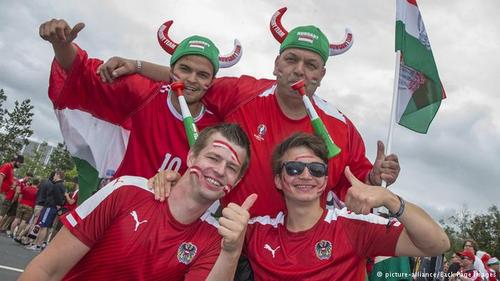 تیم ملی مجارستان یکی از نمایندگان شرق اروپا در جام ملت‌های ۲۰۱۶ در فرانسه است. تصویری مشترک از هواداران تیم‌های ملی مجارستان و اتریش پیش از برگزاری دیدار ملی‌پوشان دو کشور.