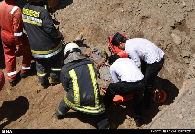 مرگ سه کارگر ساختمانی در پی ریزش آوار - مشهد (عکس)