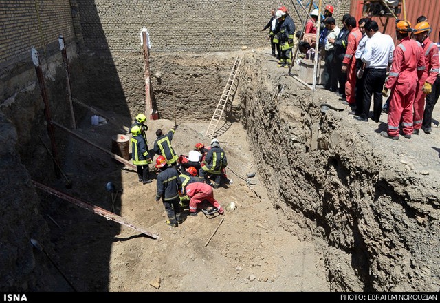 مرگ سه کارگر ساختمانی در پی ریزش آوار - مشهد (عکس)