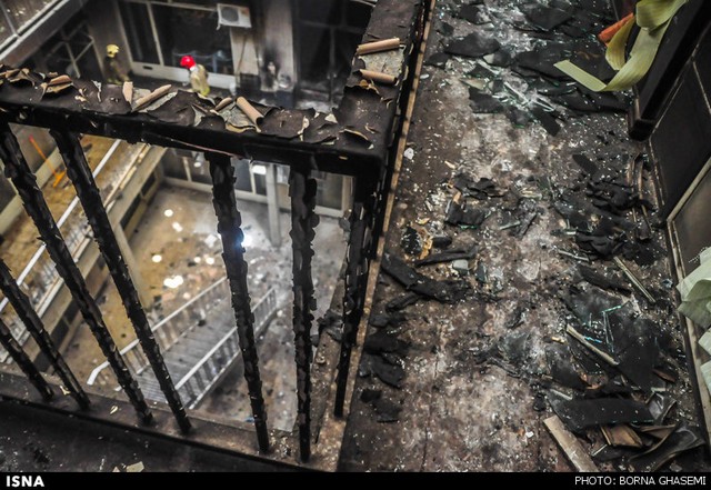 آتش‌سوزی در مجتمع تجاری - تهران (عکس)