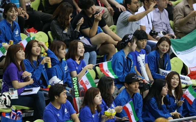 والیبال ایران محبوب دختران و پسران کره ای ( عکس )