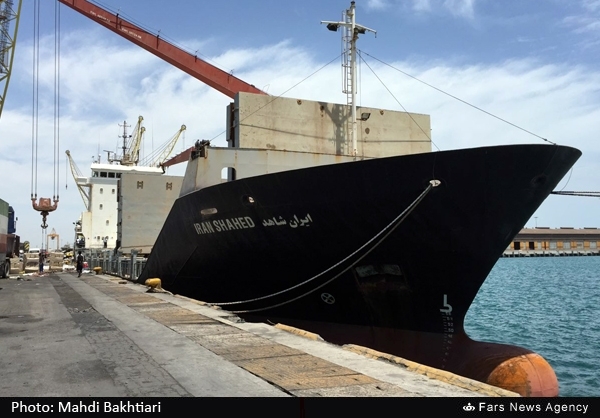 کشتی هلال احمر ایران پس از پایان بارگیری به یمن می رود / به دنبال بنادر امن یمن هستیم