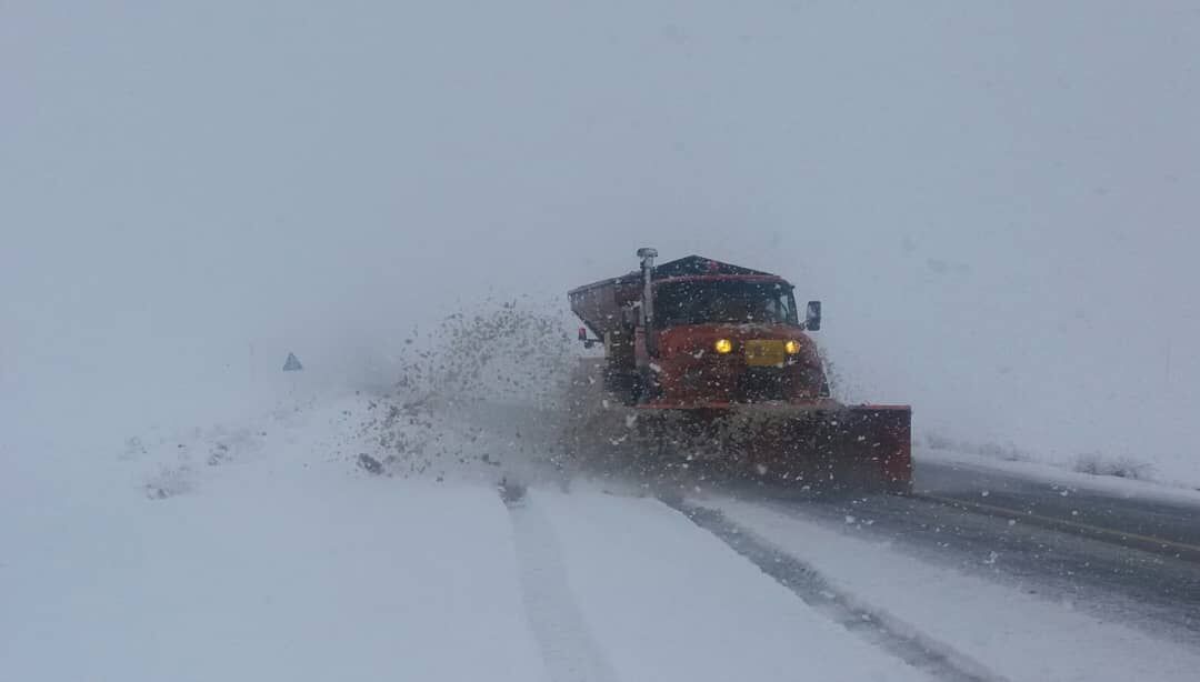 Image result for مسدود شدن جاده به خاطر برف