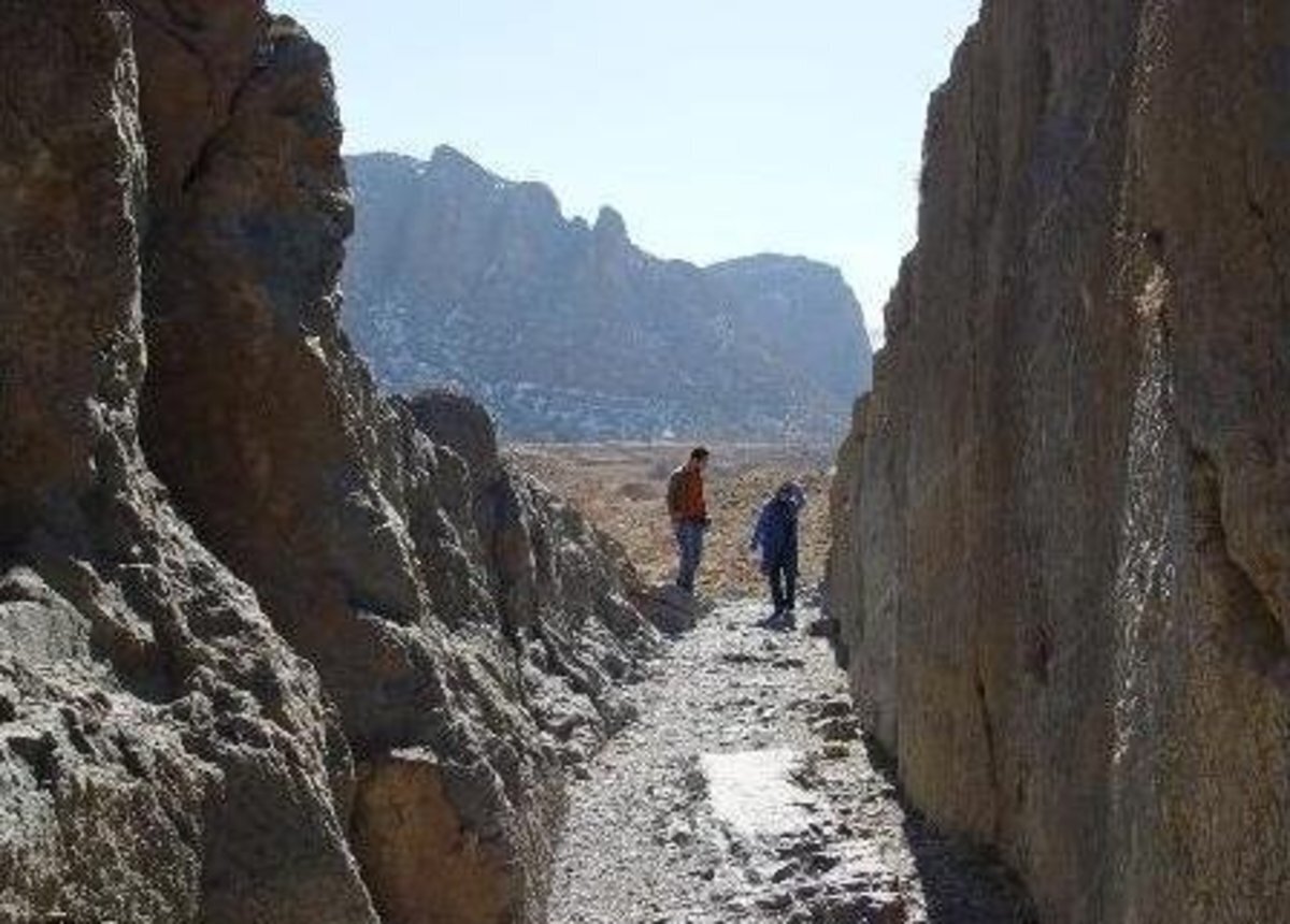 کشف کتیبه‌ سنگی ۱۵۰۰ ساله در فارس