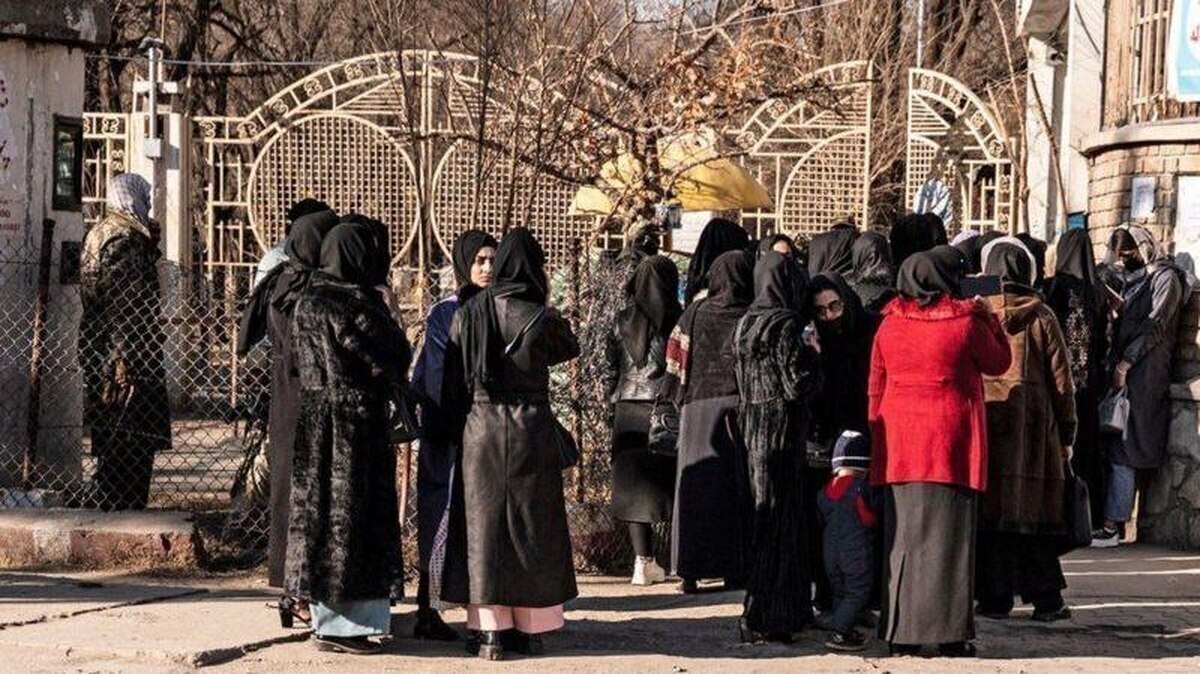 طالبان: دانشجویان دختر مثل این که به عروسی بروند لباس به تن می‌کنند