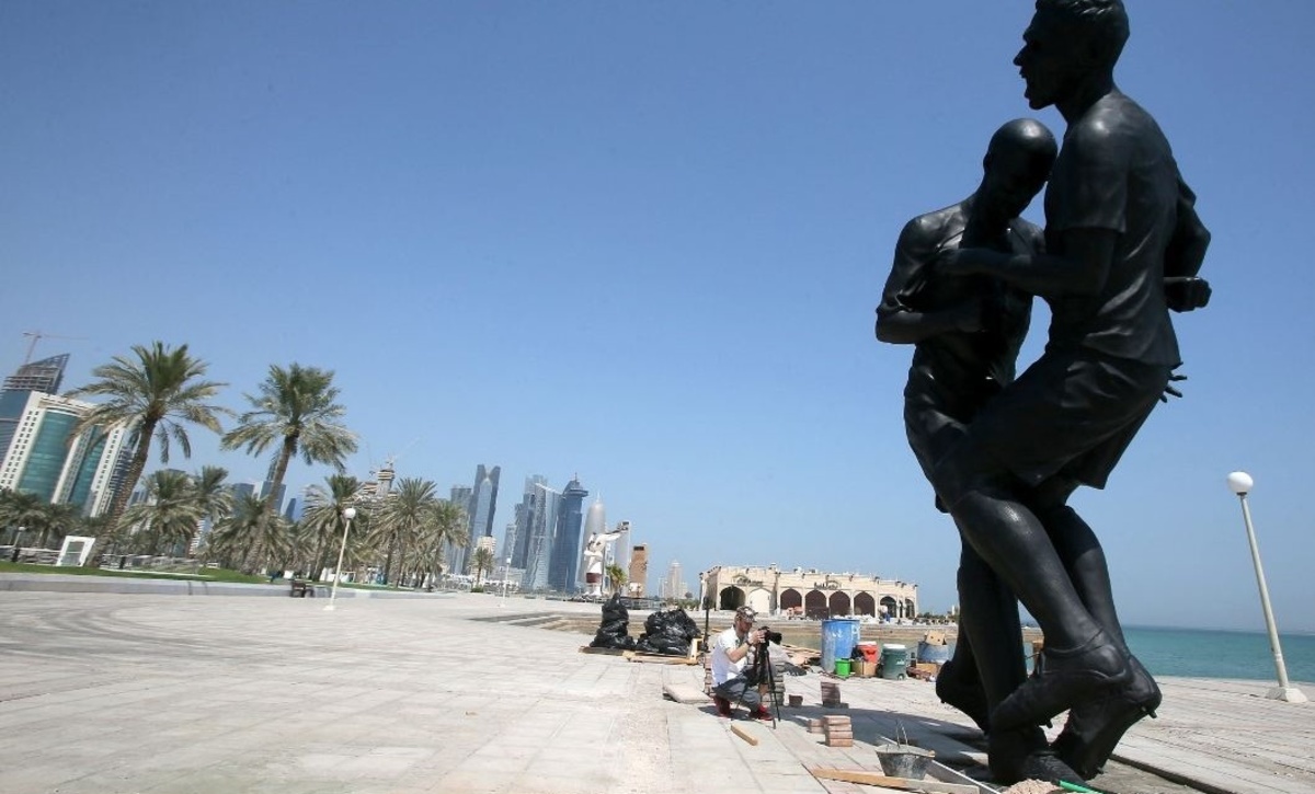 قطر: مجسمه کله زیدان بر می گردد
