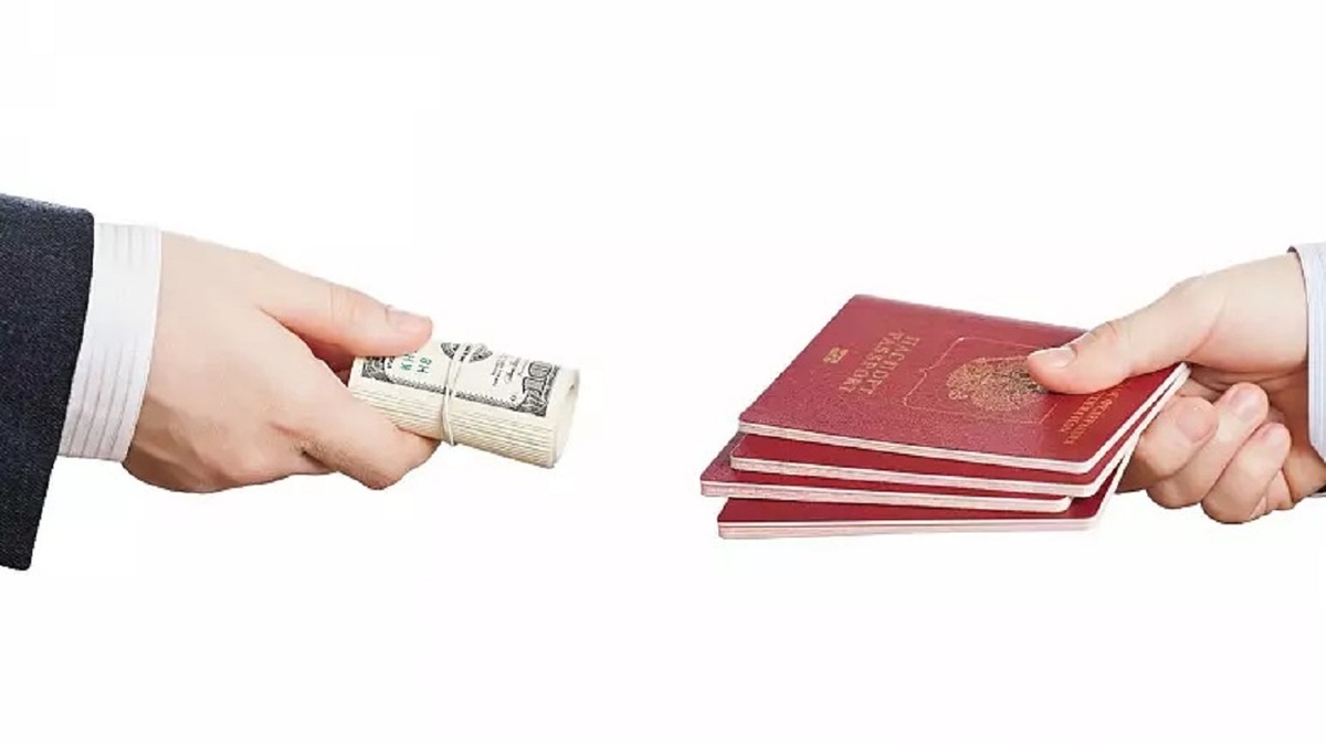 «گذرنامه‌هایی که ماموران بریتانیا متوجه جعلی بودن آن‌ها نمی‌شوند» چقدر در بازار سیاه معامله می‌شود؟