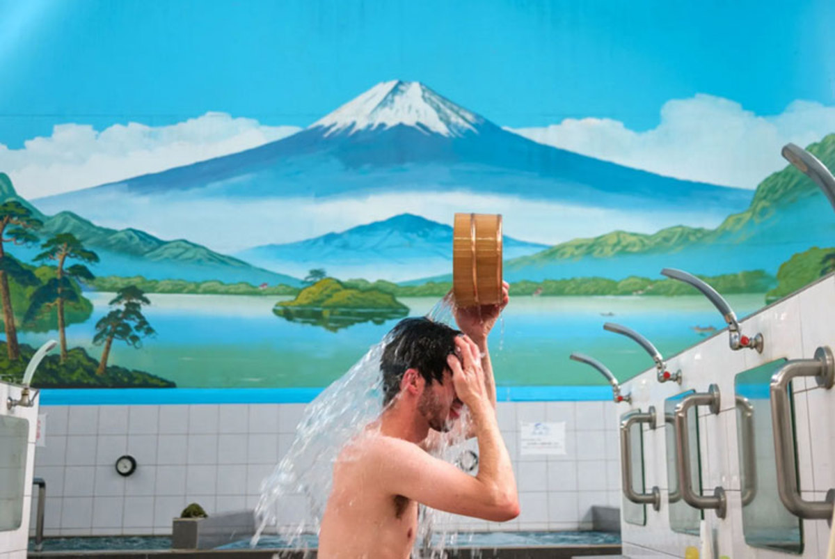 دیدنی های امروز؛ از گردهمایی نجات آمریکا تا حمام سنتی ژاپنی