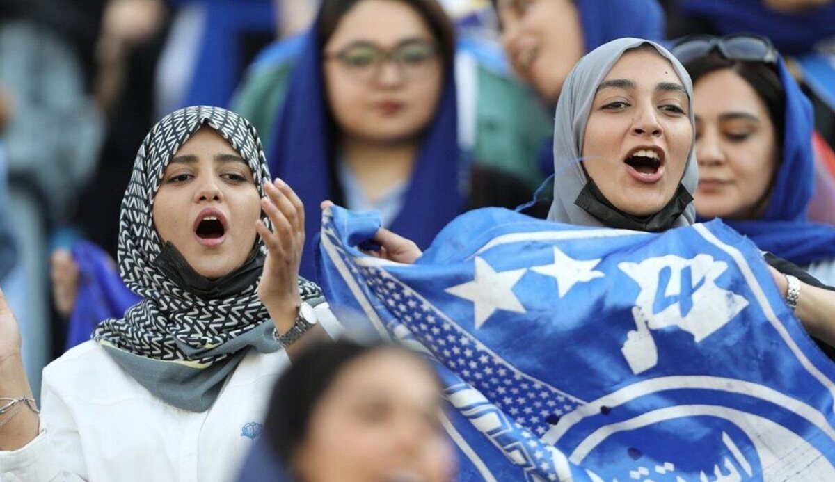 روزنامه اعتماد: باید از همراهی دولت برای حضور زنان در ورزشگاه ها حمایت کرد، حتی اگر...