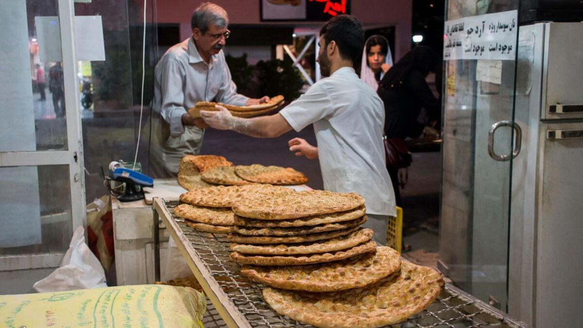 رئیس اتحادیه نانوایان سنگکی: هزینه پخت نان 200 درصد و مصرف 30 در صد افزایش یافته