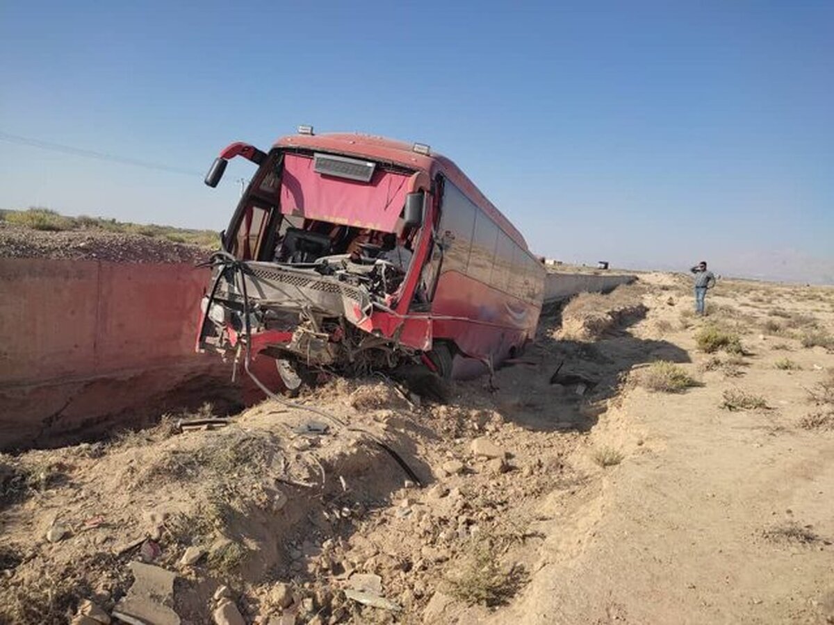 یک کشته در واژگونی اتوبوس در جاده بندرلنگه- بندرعباس