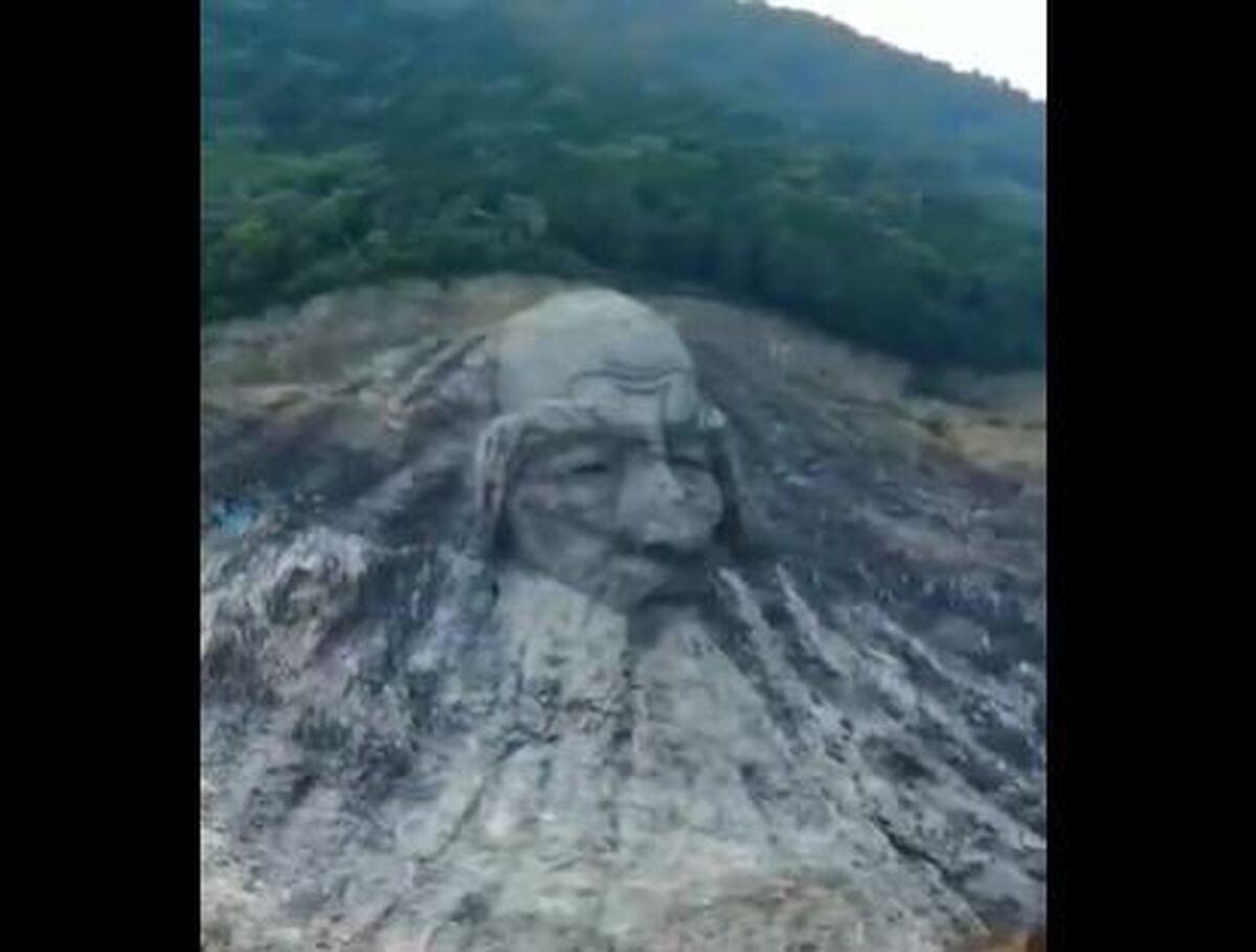 ببینید | حک کردن چهره امپراطور افسانه‌ای چین در دل کوه