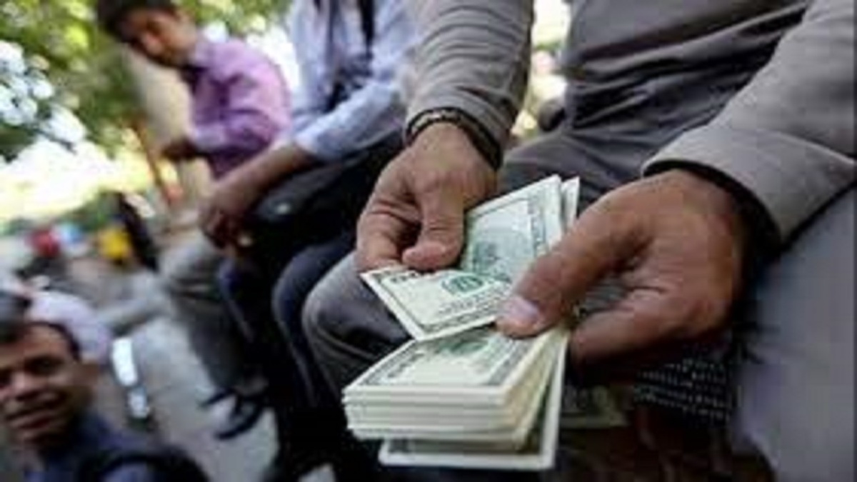 پلیس: برخورد با اخلالگران بازار ارز/ ۱۷ نفر بازداشت شدند