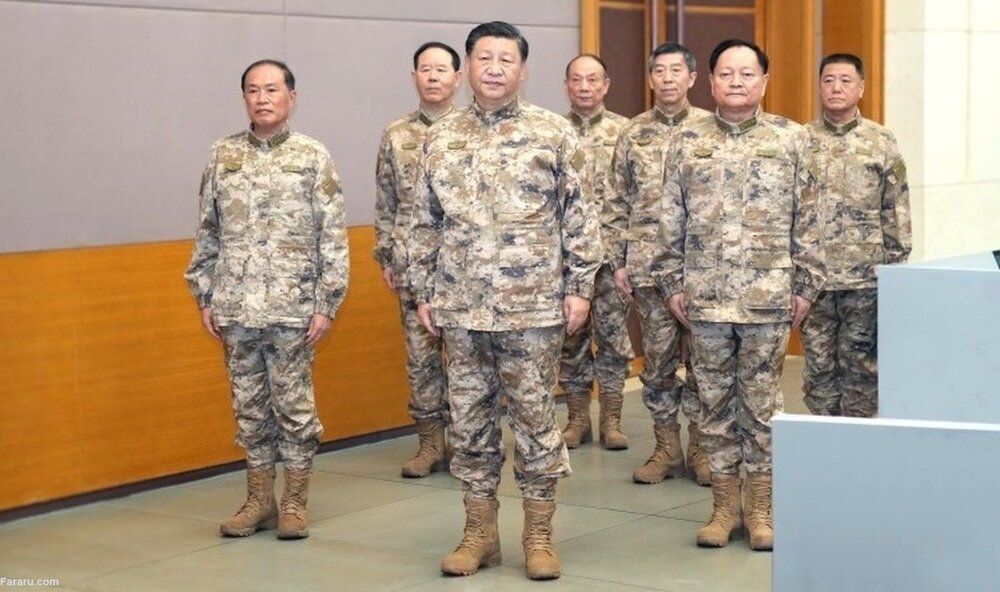 پوشیدن لباس نظامی رئیس جمهور چین چه پیامی دارد؟ (+عکس)