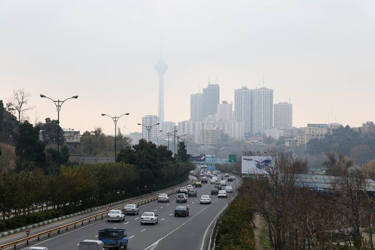مدیرکل محیط زیست: تهرانی‌ها از سال ۹۶ تا پایان ۱۴۰۰ فقط ۳۶ روز هوای پاک داشتند