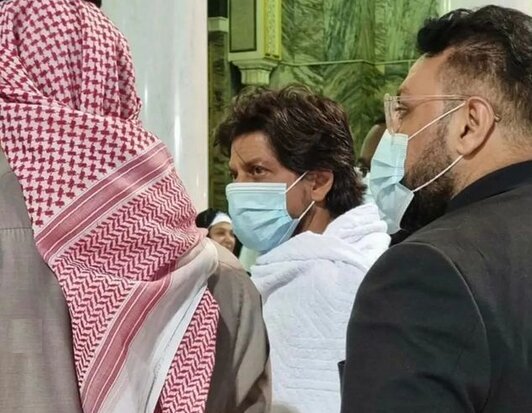 شاهرخ خان در مکه و زیارت خانه خدا بعد از اتمام فیلم جدیدش (+عکس)
