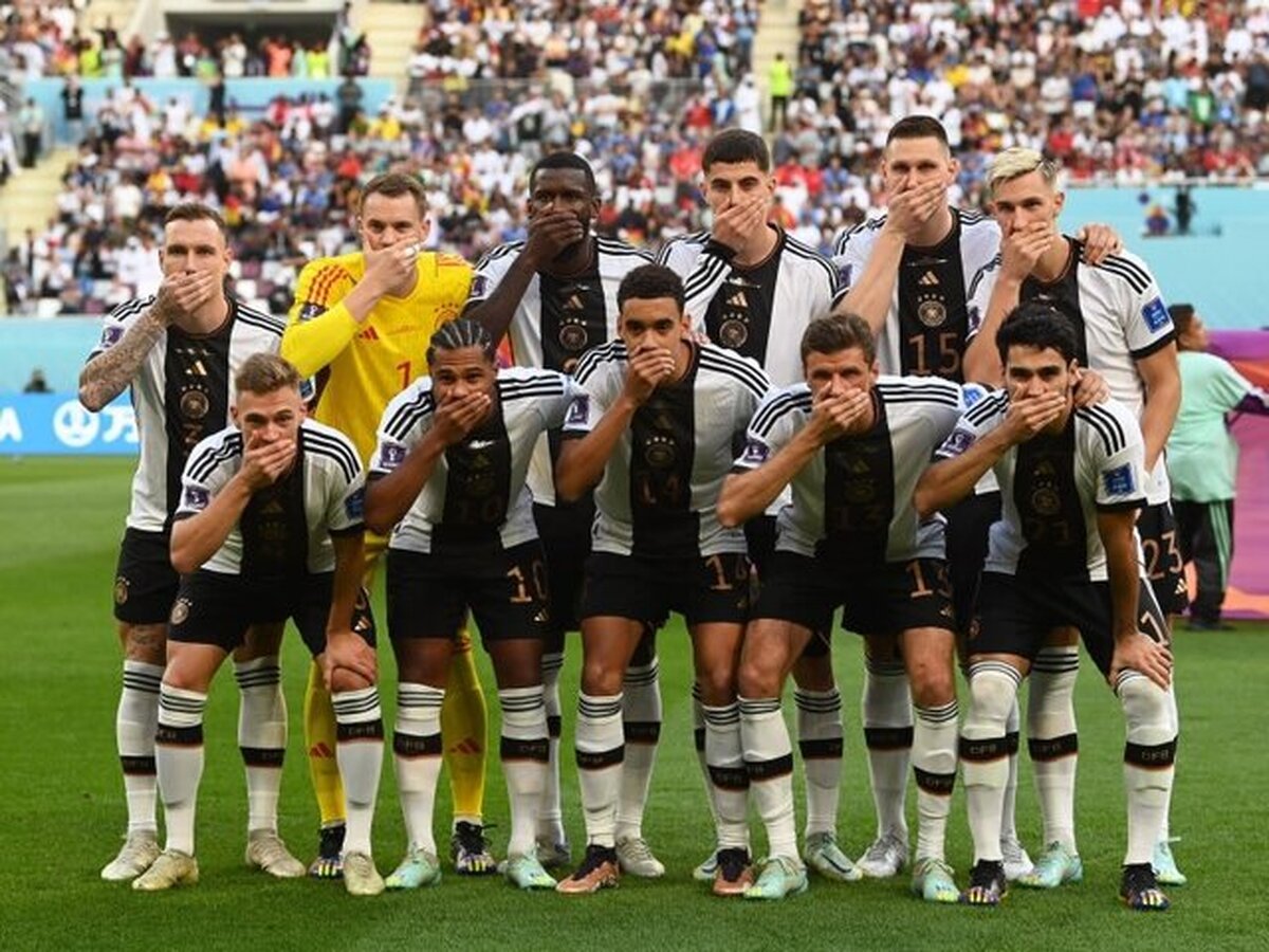 اعتراض بازیکنان آلمان به فیفا قبل از بازی با ژاپن