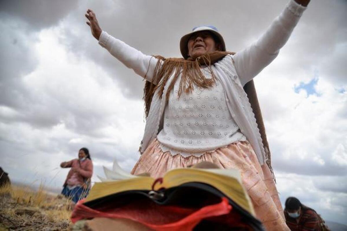 ببینید| دعای باران در بولیوی/ گرمای شدید به کشاورزان آسیب زده‌است