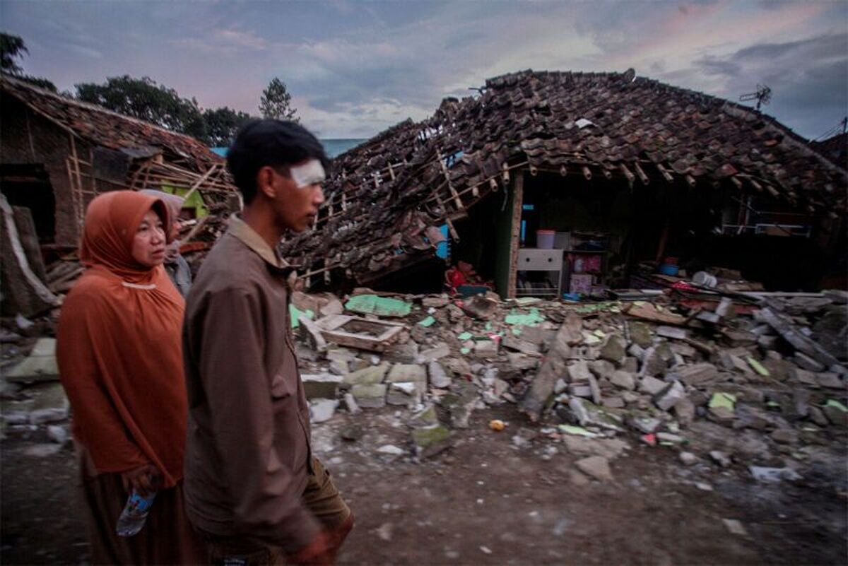 شمار کشته‌های زلزله جاوه در اندونزی به ۳۲۱ نفر رسید