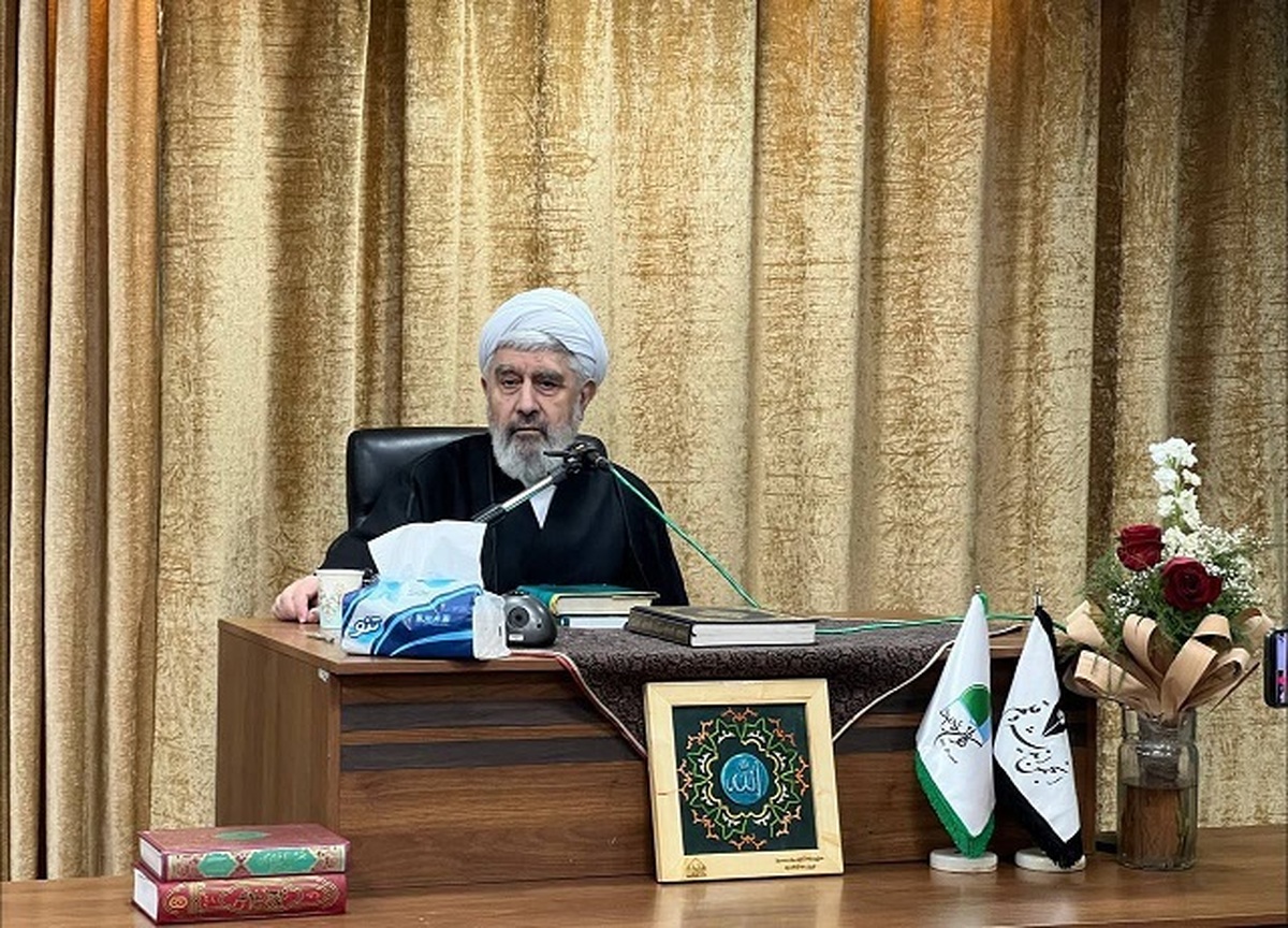 معادیخواه: برخی اهل منبر برای دفاع از جمهوری اسلامی بر خورشید علی خاک می‌پاشند