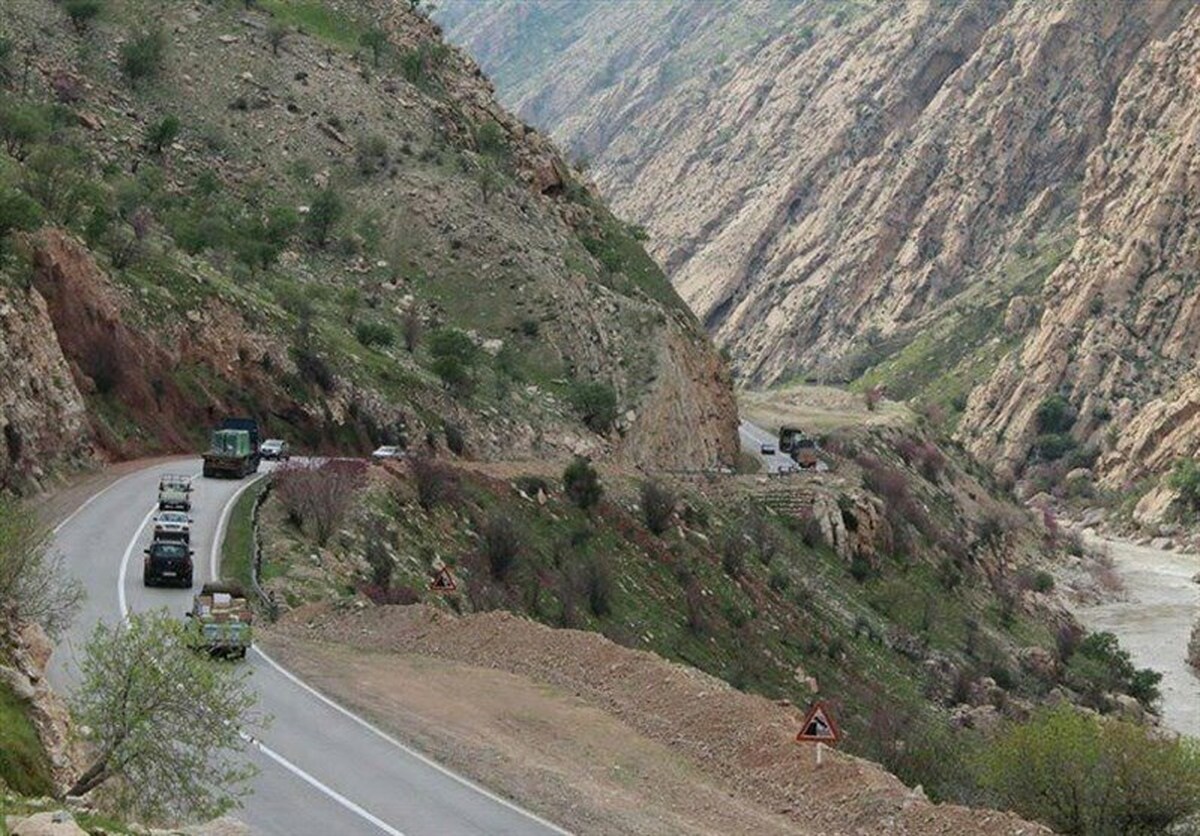 جاده اصلی خرم آباد _ پلدختر مسدود شد / استقرار 400 نیروی راهداری